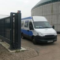 Umzäunung einer kompletten Biogasanlage mit Schiebetoren, Flügeltoren und Doppelstabmatte.(Gittermattenzaun)
Baustelle in Nord-Deutschland, nähe Hamburg